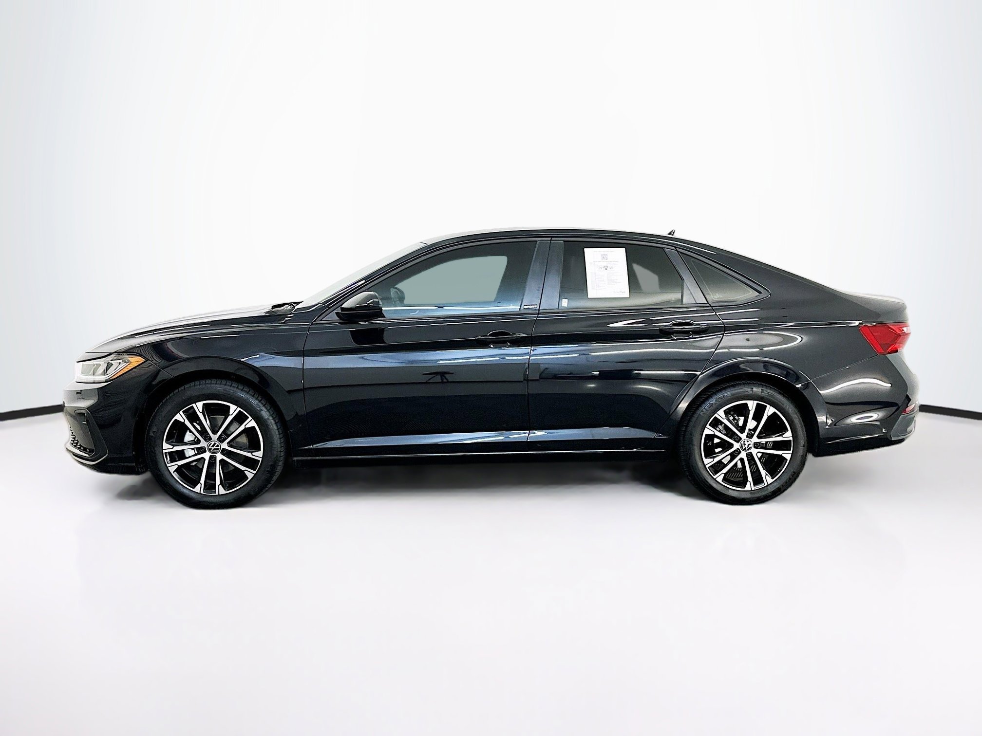 Used 2025 Volkswagen Jetta Sport image 4