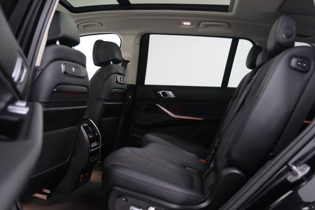 Used 2024 BMW X7 xDrive40i AWD/4WD image 39