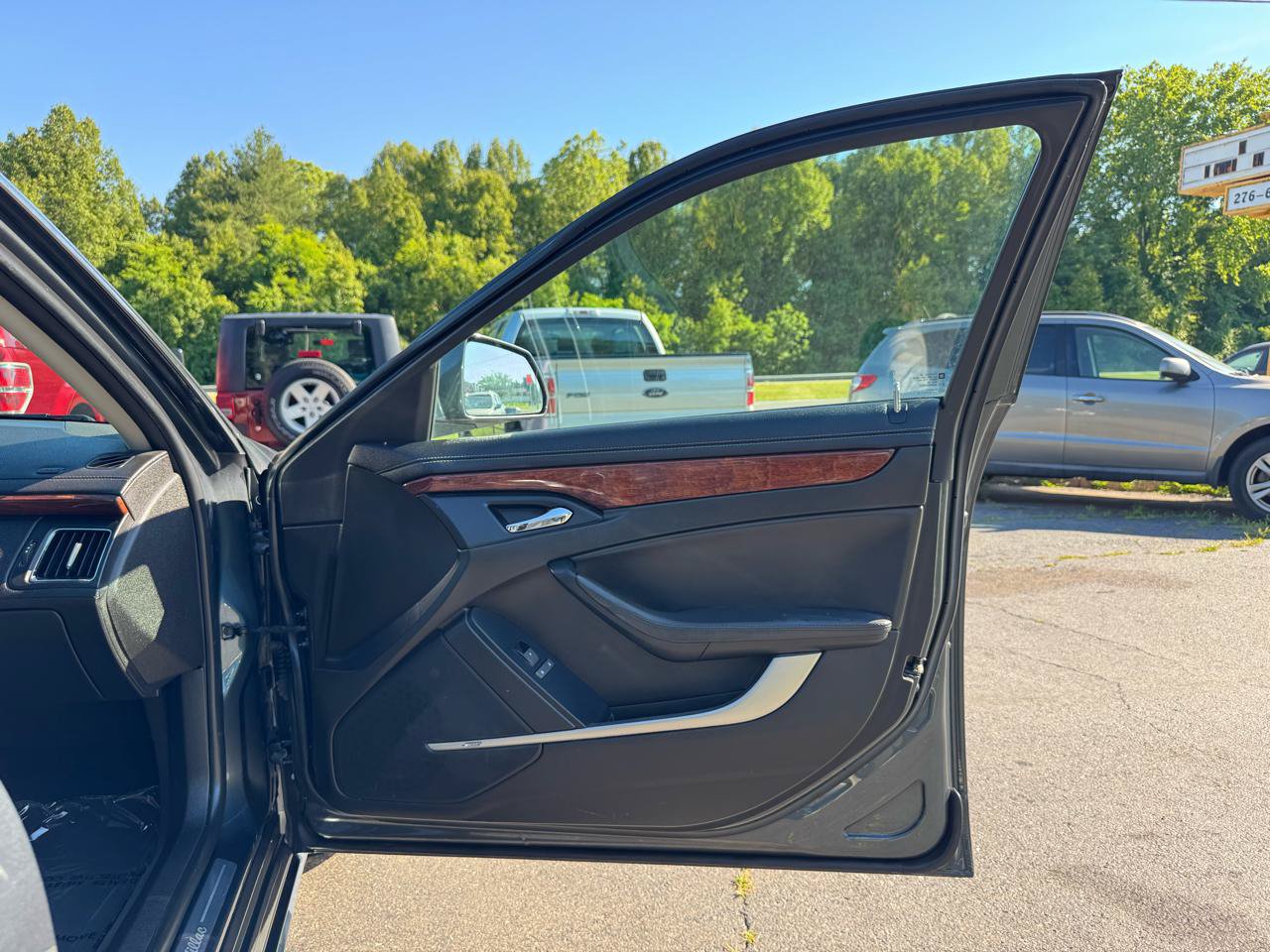 Used 2010 Cadillac CTS Luxury RWD image 13