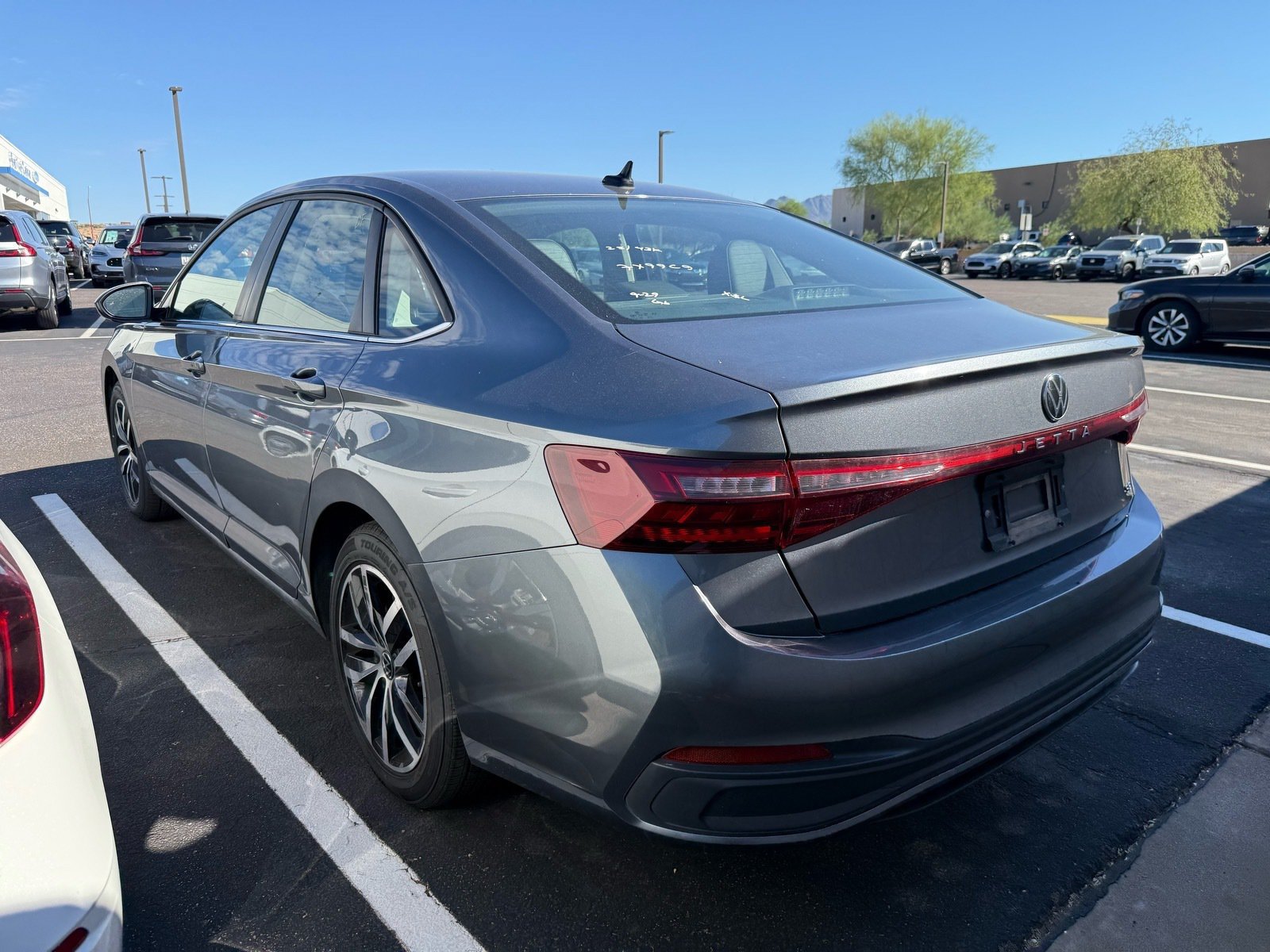 Used 2025 Volkswagen Jetta SE FWD image 3
