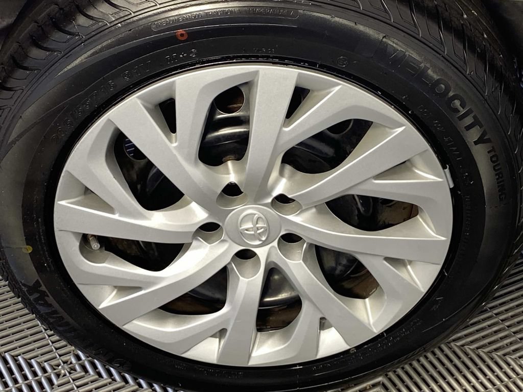 Used 2018 Toyota Corolla LE FWD image 28