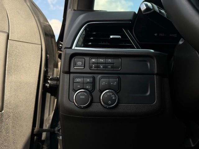 Used 2025 Chevrolet Tahoe LT AWD/4WD image 17