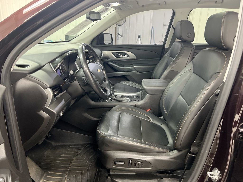 Used 2021 Chevrolet Traverse LT w/ LT Premium Package AWD/4WD image 21