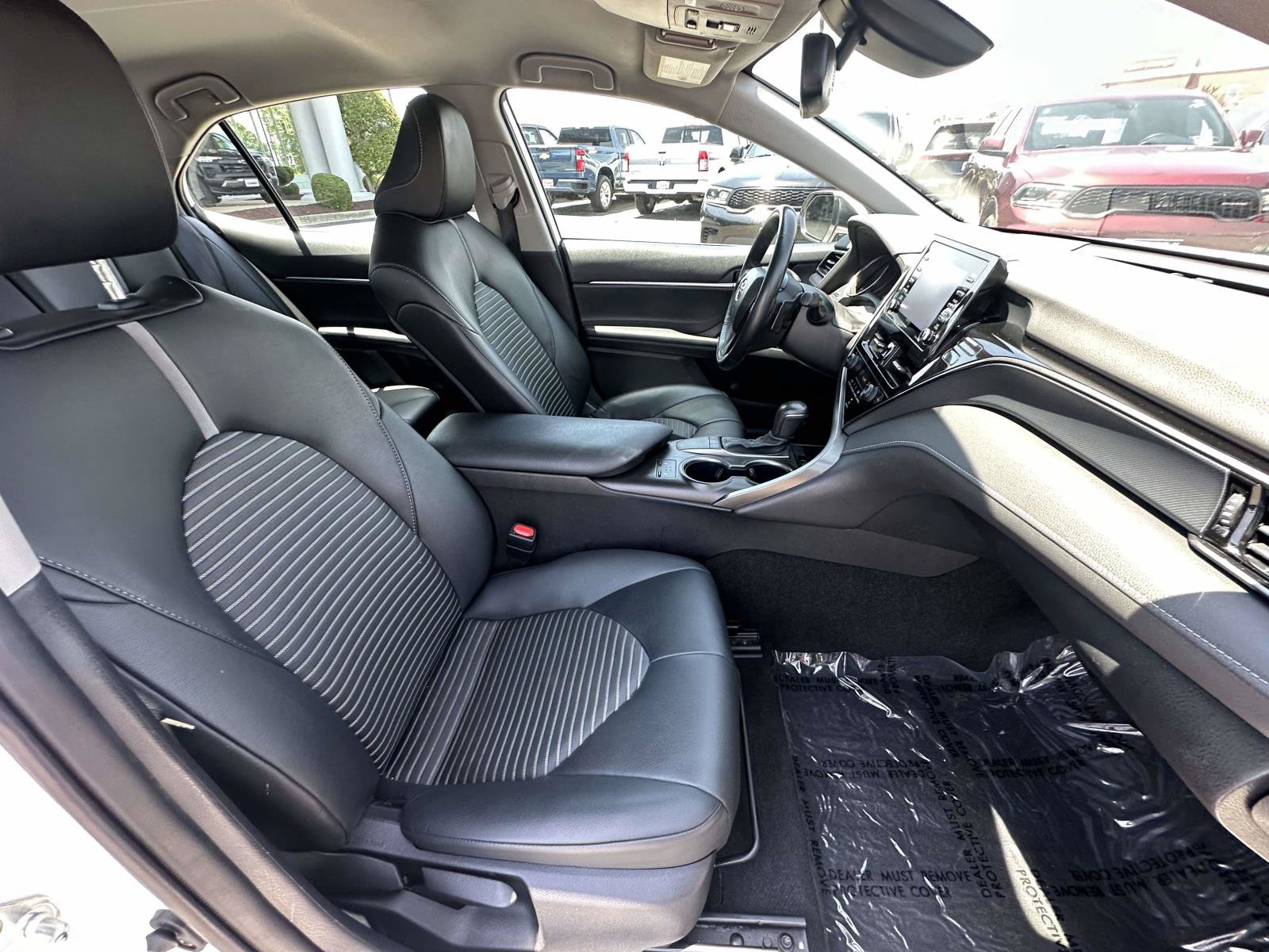 Used 2024 Toyota Camry SE w/ Cold Weather Package FWD image 31