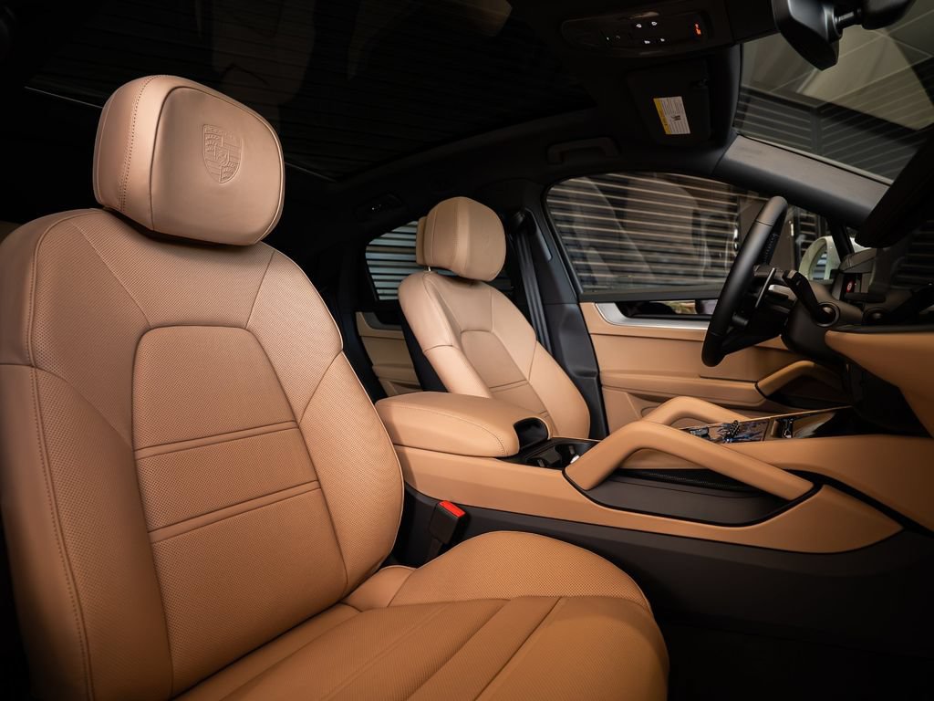 New 2026 Porsche Cayenne Coupe AWD/4WD image 29