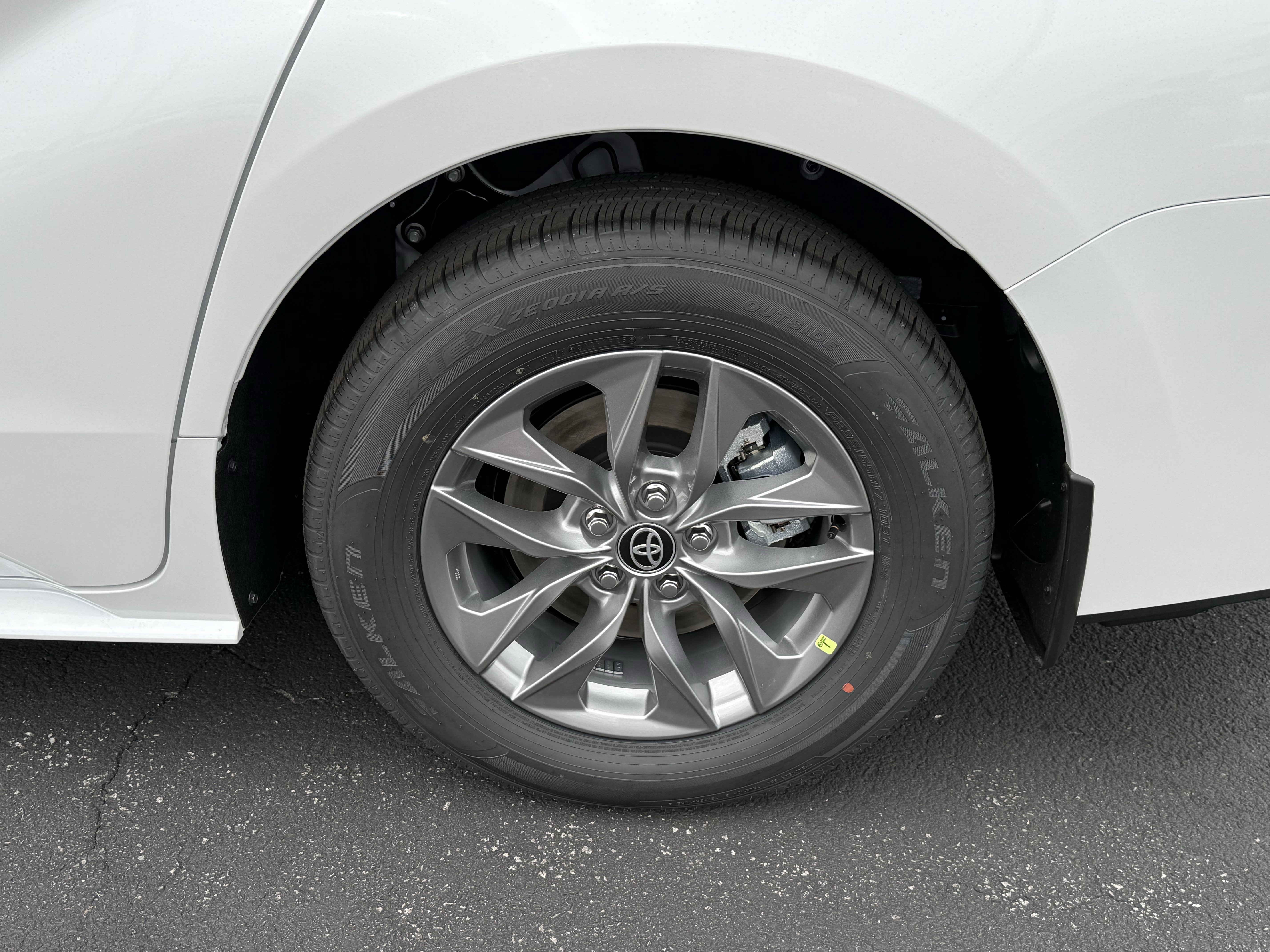 New 2025 Toyota Sienna XLE w/ XLE Plus Package image 7