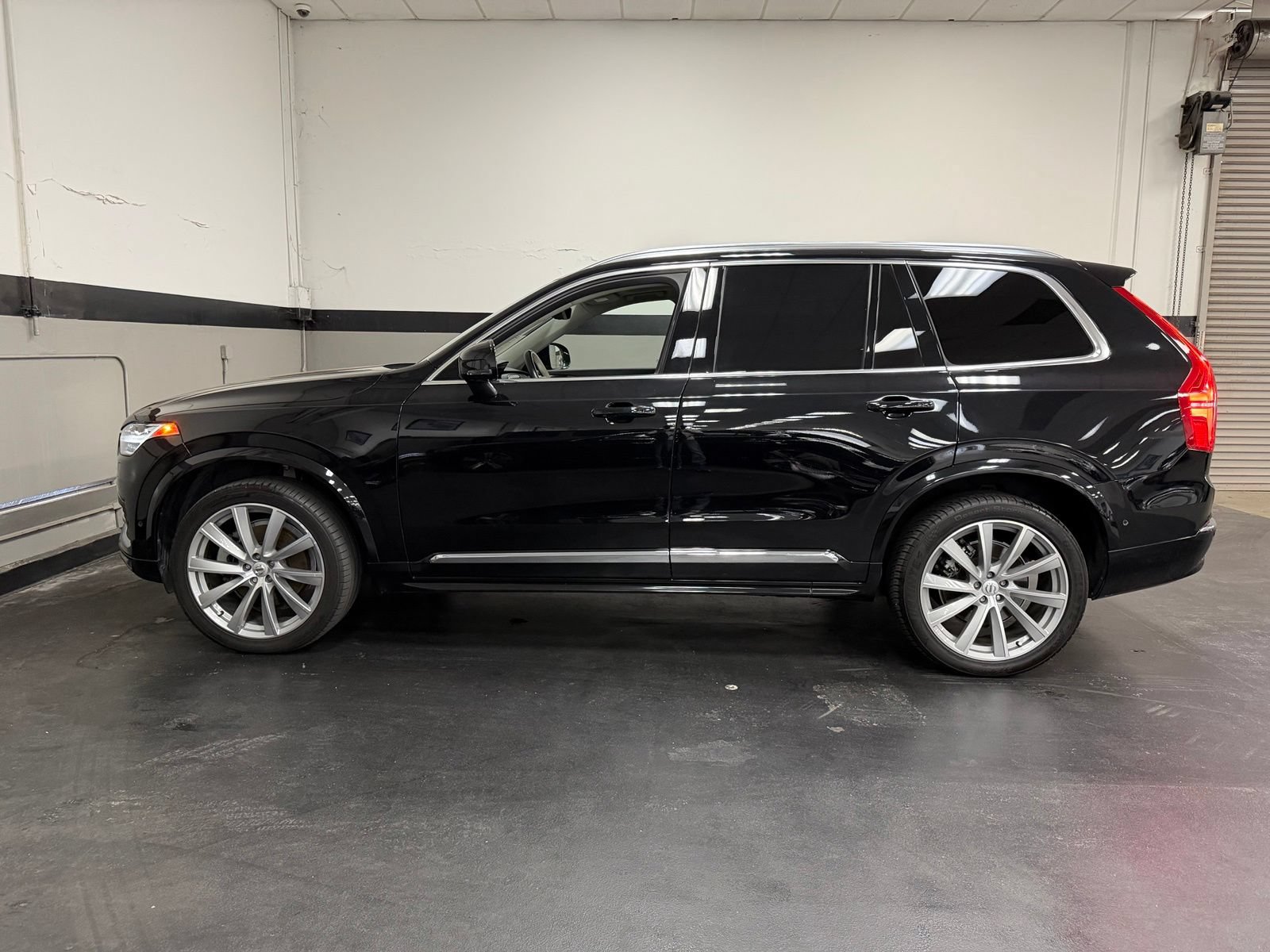 Used 2023 Volvo XC90 B6 Plus AWD/4WD image 9