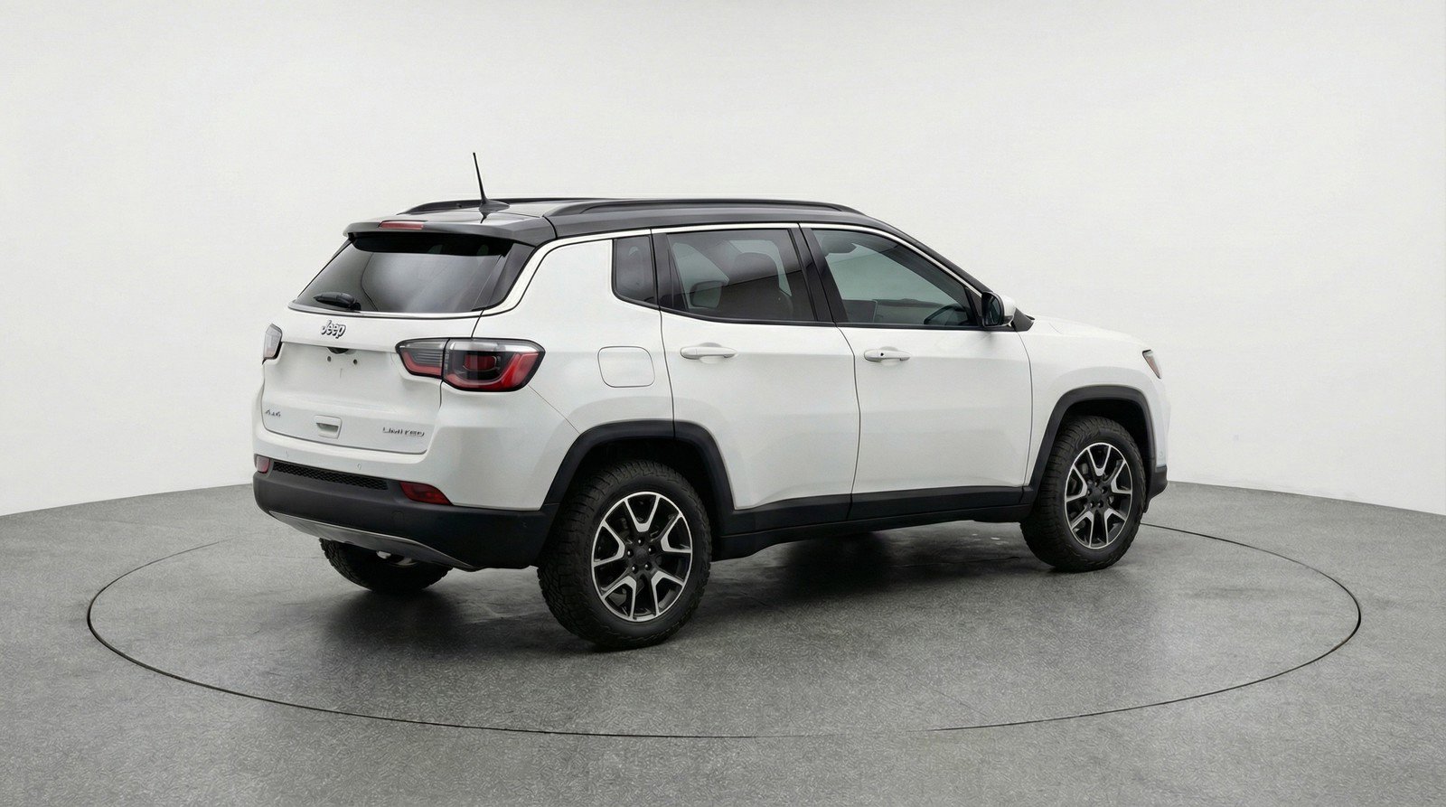 Used 2025 Jeep Compass Trailhawk AWD/4WD image 9