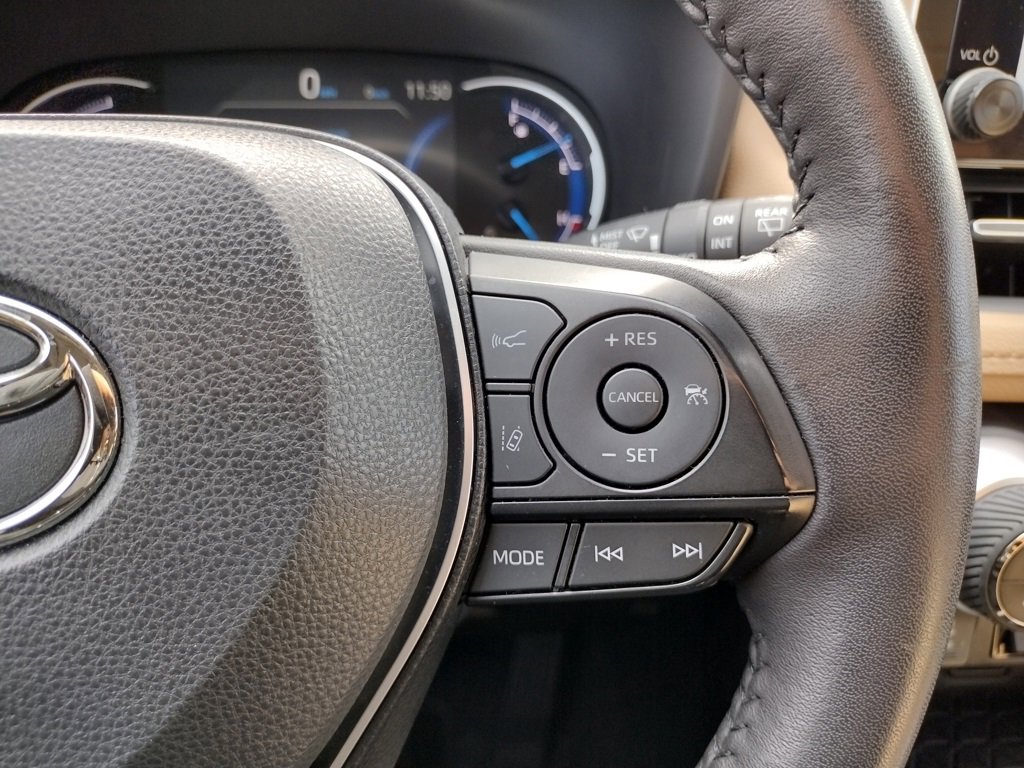 Used 2025 Toyota RAV4 XLE Premium image 28