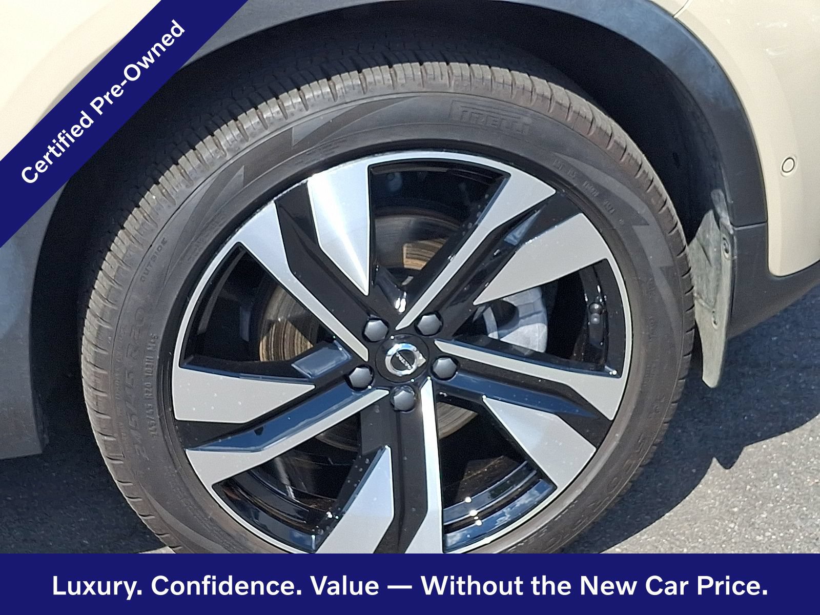 Certified 2025 Volvo XC40 B5 Ultra AWD/4WD image 9