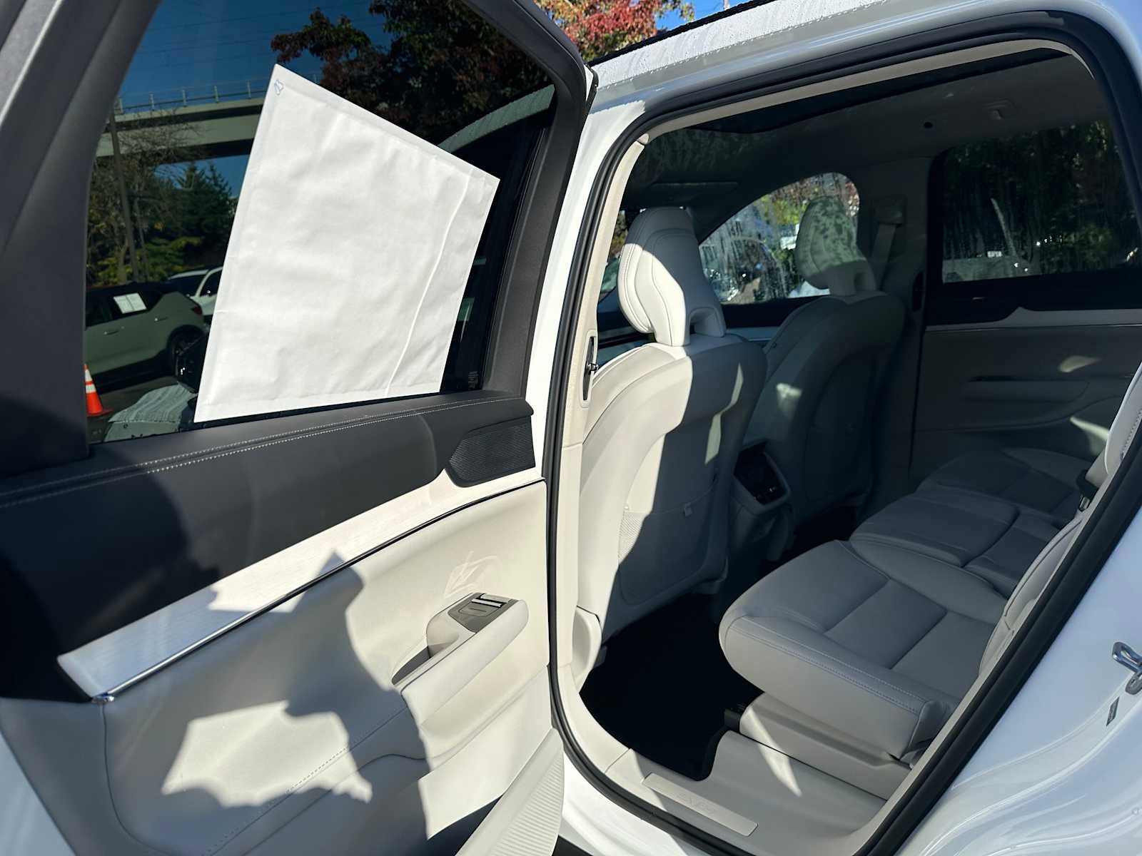 New 2025 Volvo EX90 Plus w/ Protection Package Premier image 16