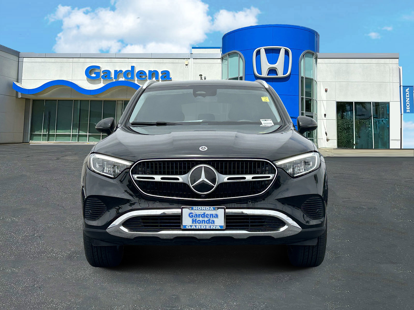 Used 2024 Mercedes-Benz GLC 300 image 2