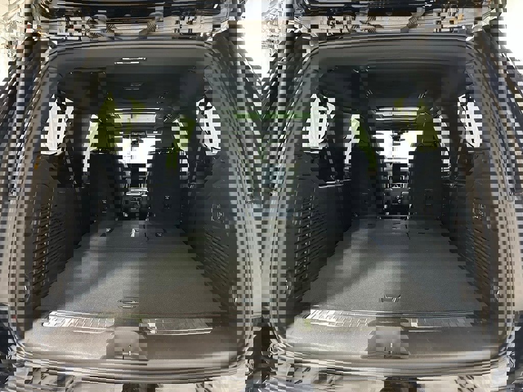 Used 2025 GMC Yukon XL Denali w/ Sun & Power Step Package image 47