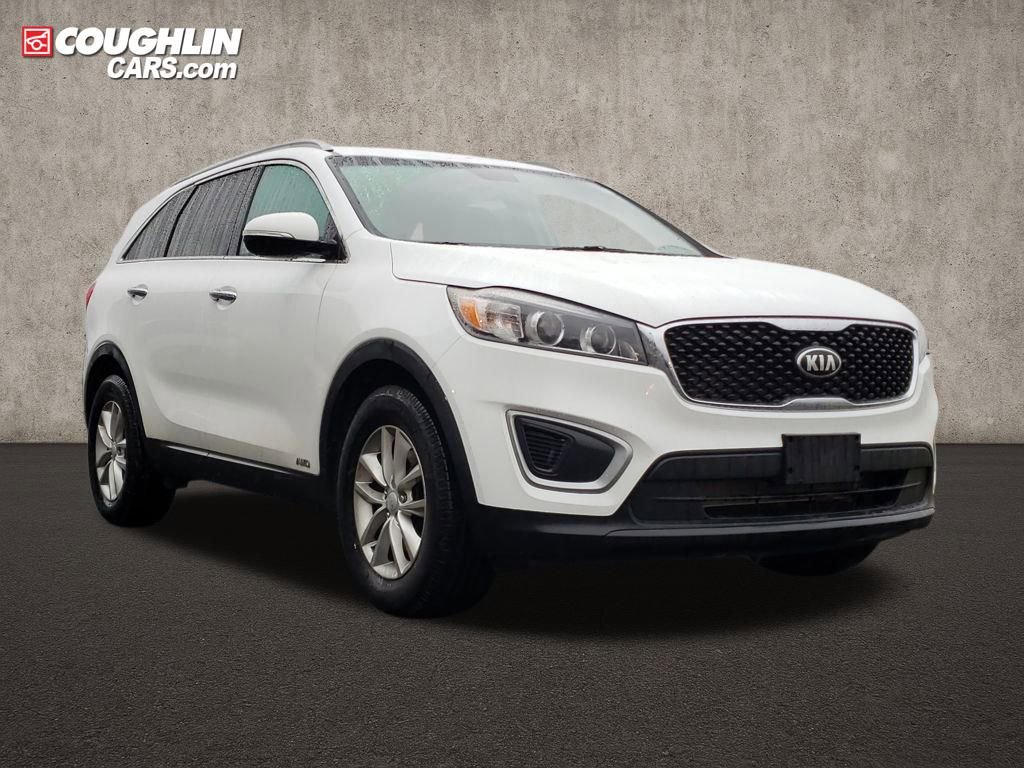 Used 2017 Kia Sorento LX w/ LX Convenience Package image 1