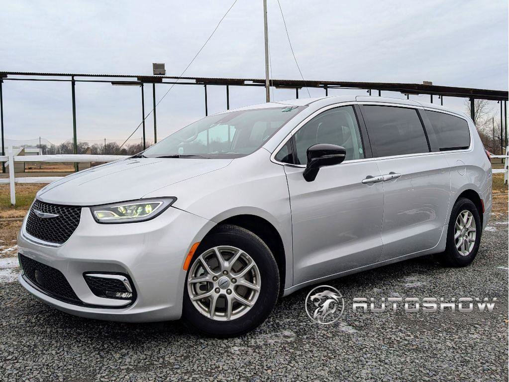 Used 2024 Chrysler Pacifica Touring-L