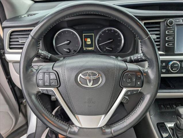Used 2017 Toyota Highlander XLE image 11