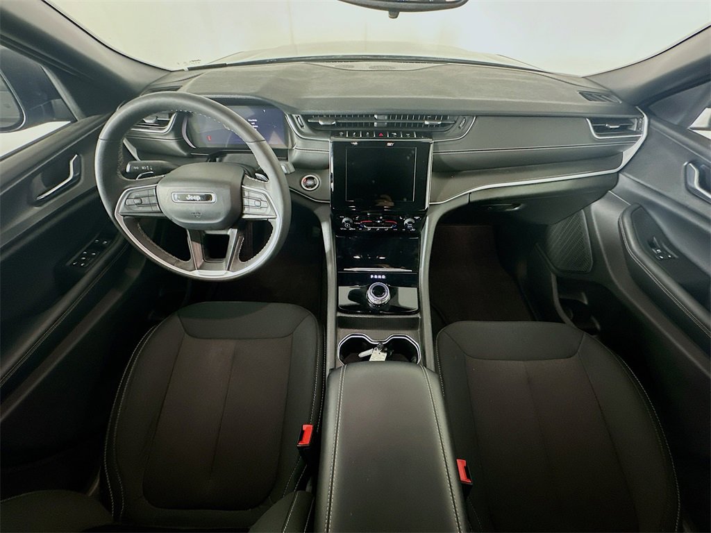 Used 2024 Jeep Grand Cherokee Laredo w/ Luxury Tech Group I image 10