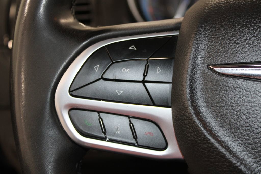 Used 2023 Chrysler 300 Touring AWD/4WD image 42