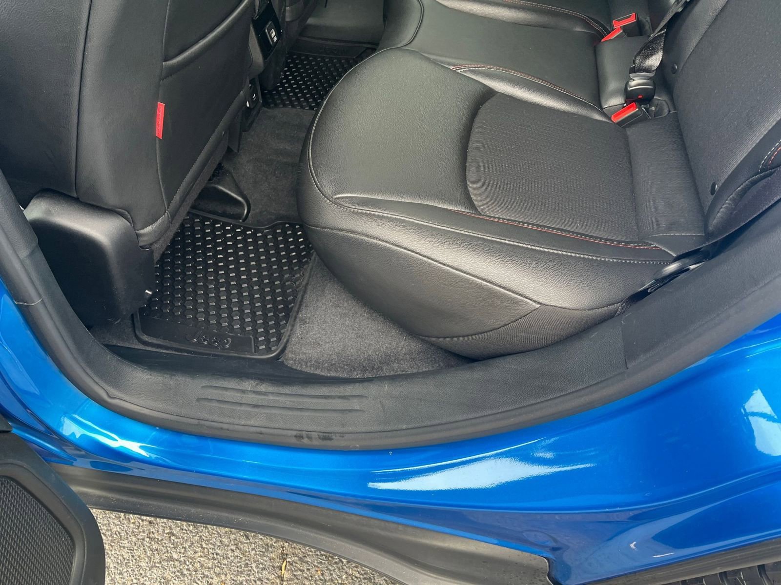 Used 2025 Jeep Compass Trailhawk image 24