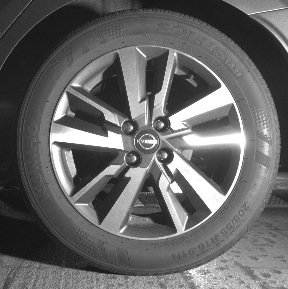 Used 2025 Nissan Versa SV image 14