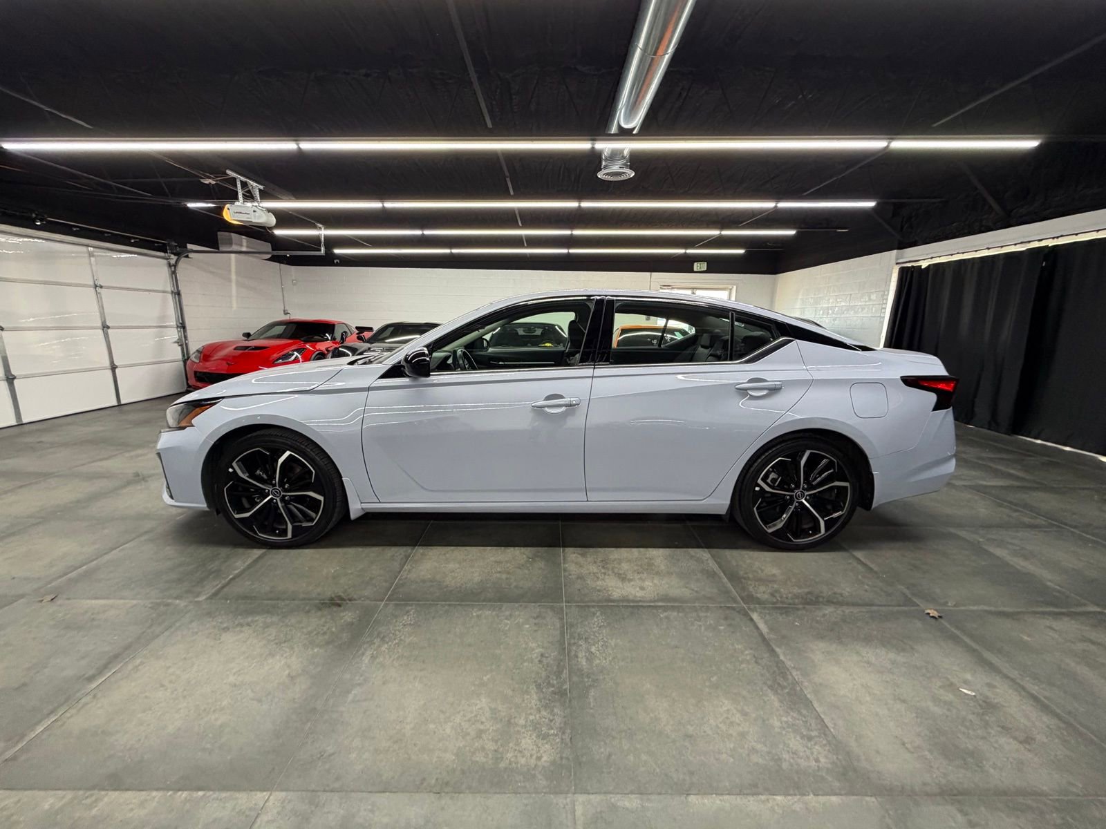 Used 2024 Nissan Altima 2.5 SR w/ SR Premium Package image 3