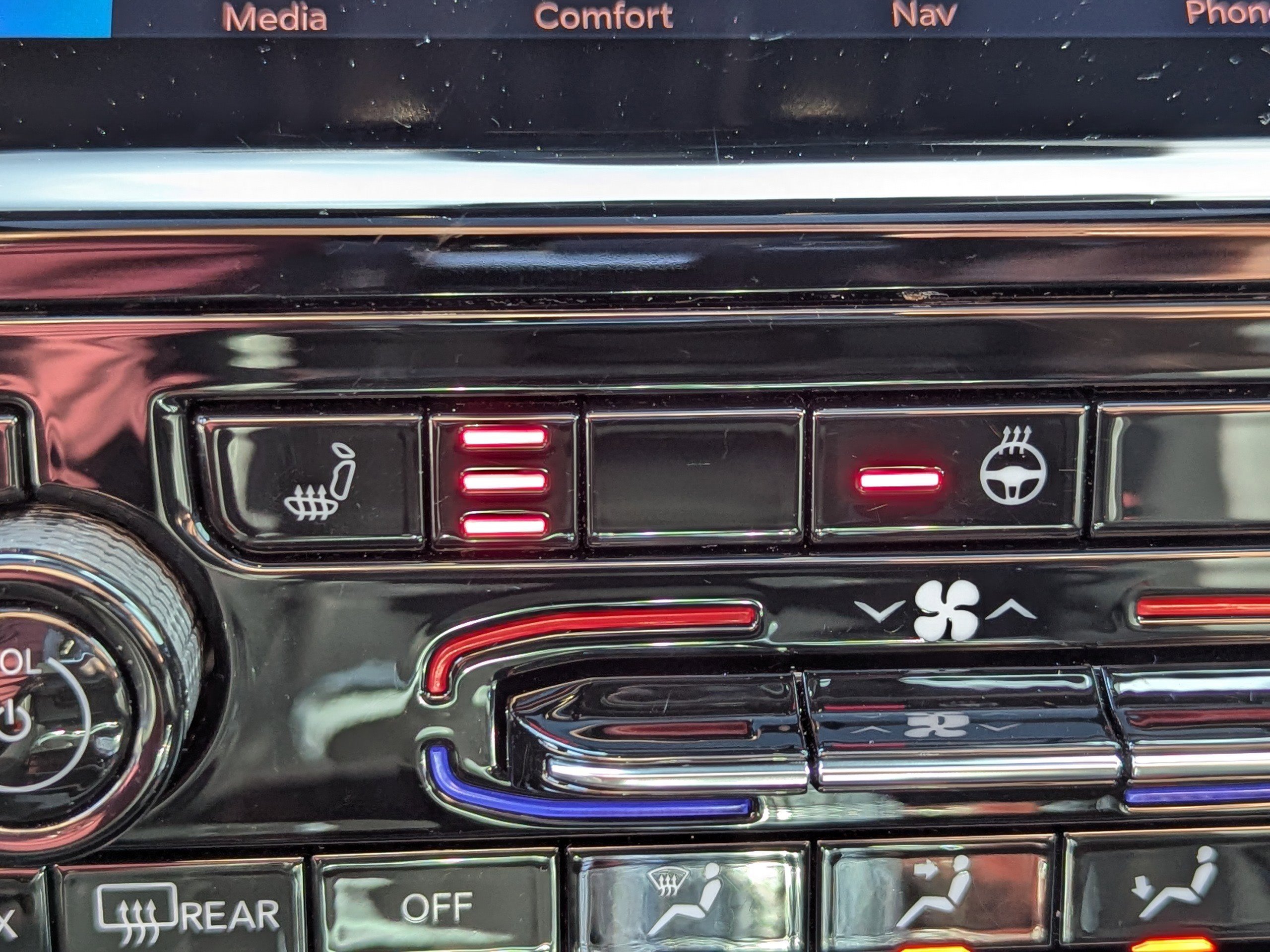 Certified 2025 Jeep Grand Cherokee Limited w/ Black Appearance Package image 27