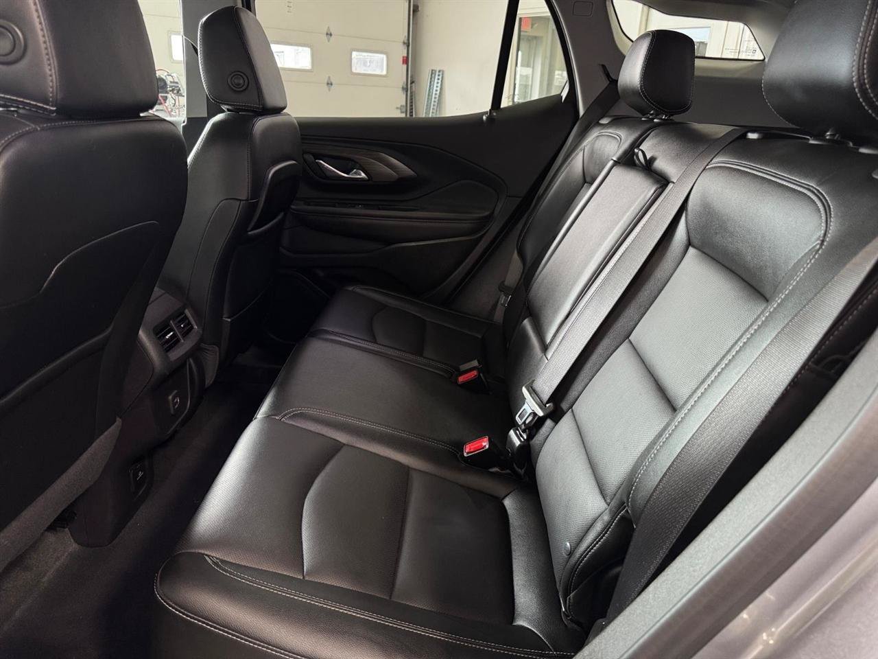Used 2024 GMC Terrain SLT AWD/4WD image 7