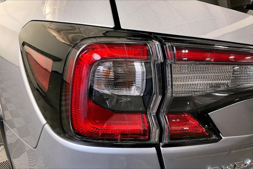 Used 2025 Subaru Outback Premium AWD/4WD image 36