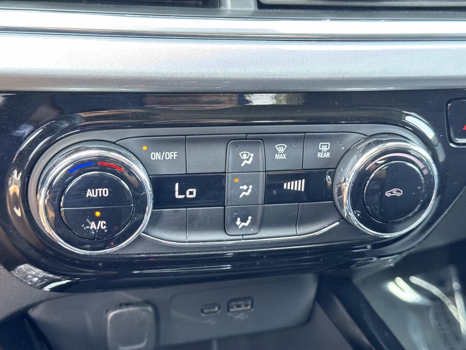 Used 2024 Chevrolet Trax LT image 29