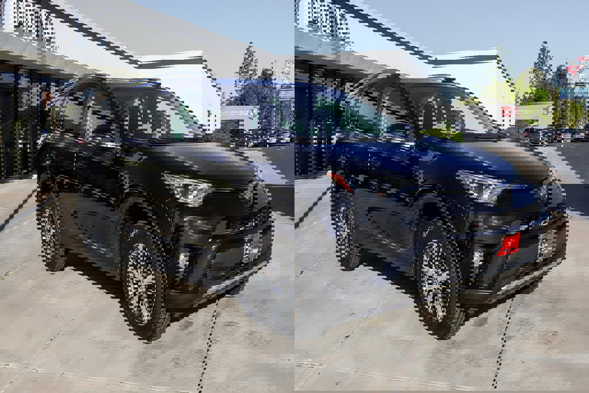 Used 2018 Toyota RAV4 XLE image 2