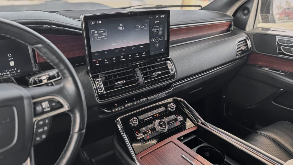 Used 2024 Lincoln Navigator L 4WD image 30