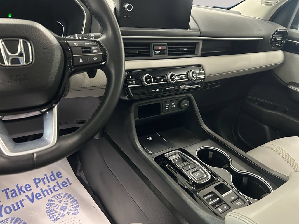Certified 2023 Honda Pilot Touring image 10