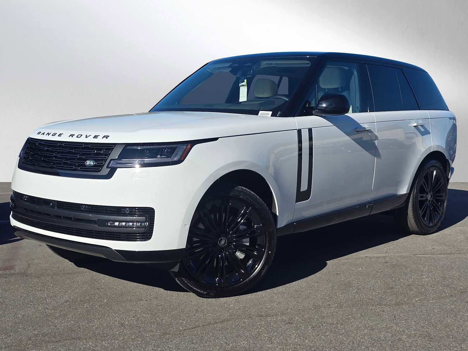 New 2025 Land Rover Range Rover SE image 3