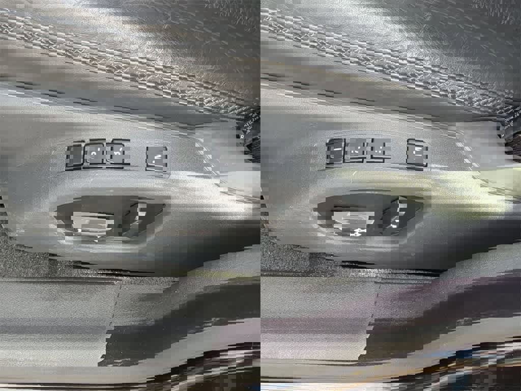 Used 2008 Volvo XC70 3.2 image 16