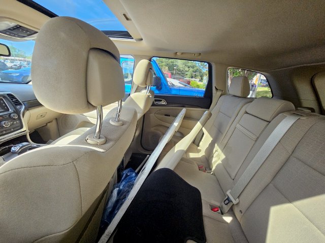 Used 2014 Jeep Grand Cherokee Laredo w/ Security & Convenience Group AWD/4WD image 7