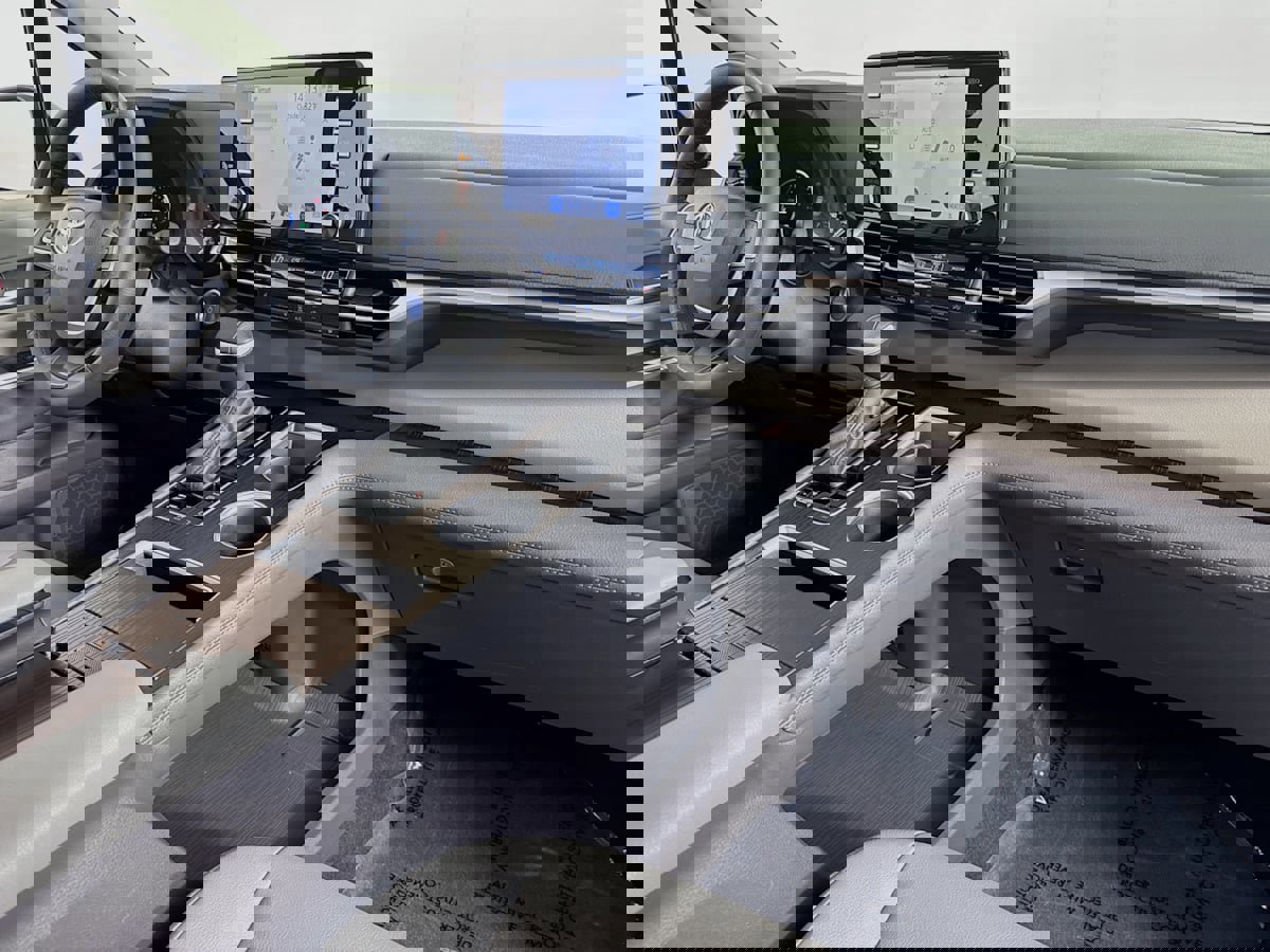 Used 2024 Toyota Sienna XLE image 35