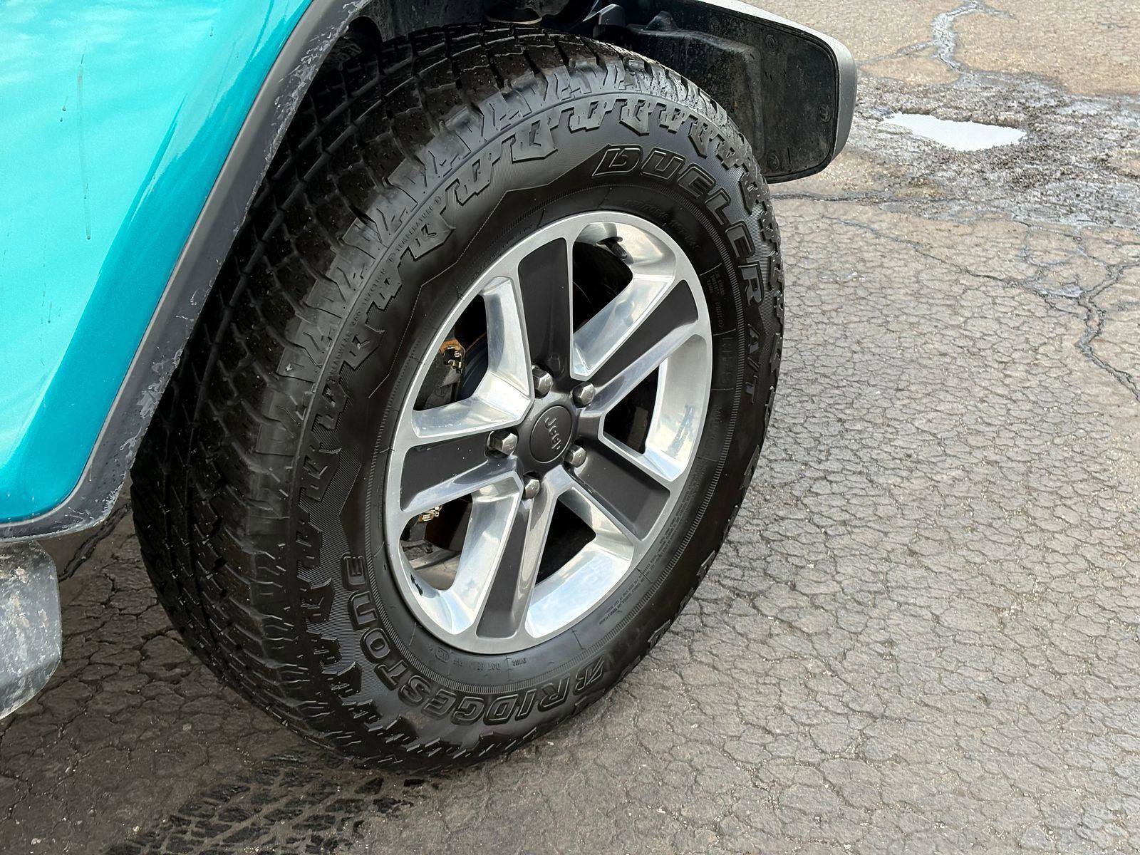 Used 2020 Jeep Wrangler Unlimited Sahara image 9