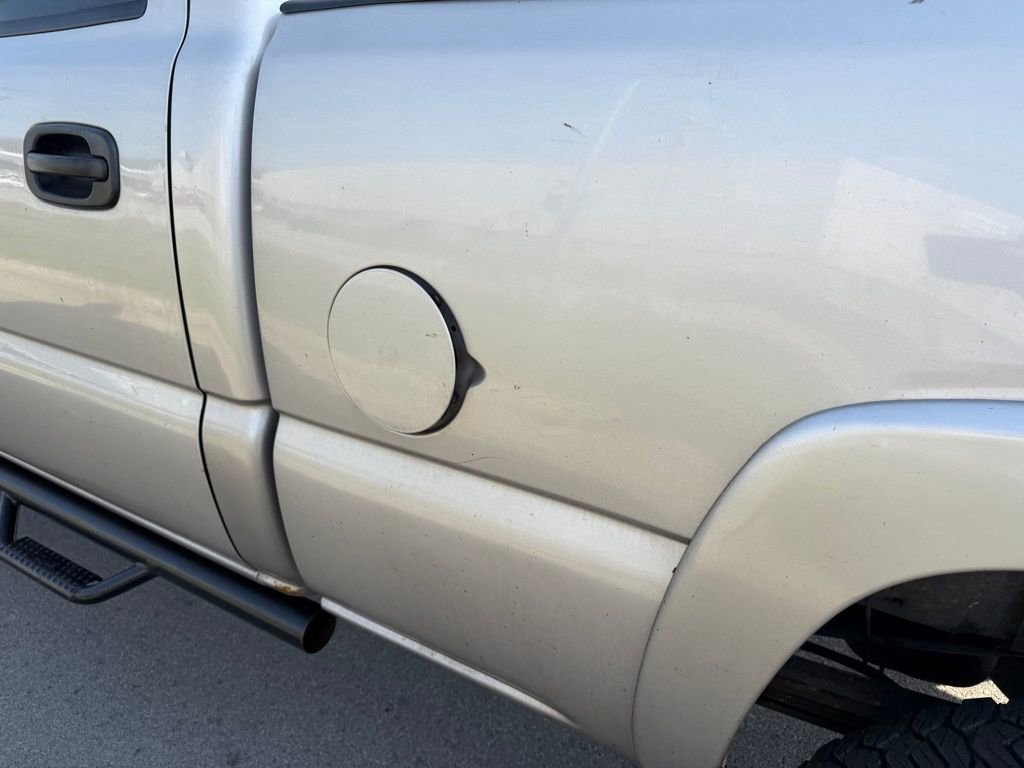 Used 2004 Chevrolet Silverado 2500 LT w/ Heavy-Duty Power Package image 21