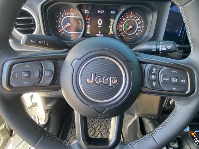 Used 2025 Jeep Gladiator Sport AWD/4WD image 19
