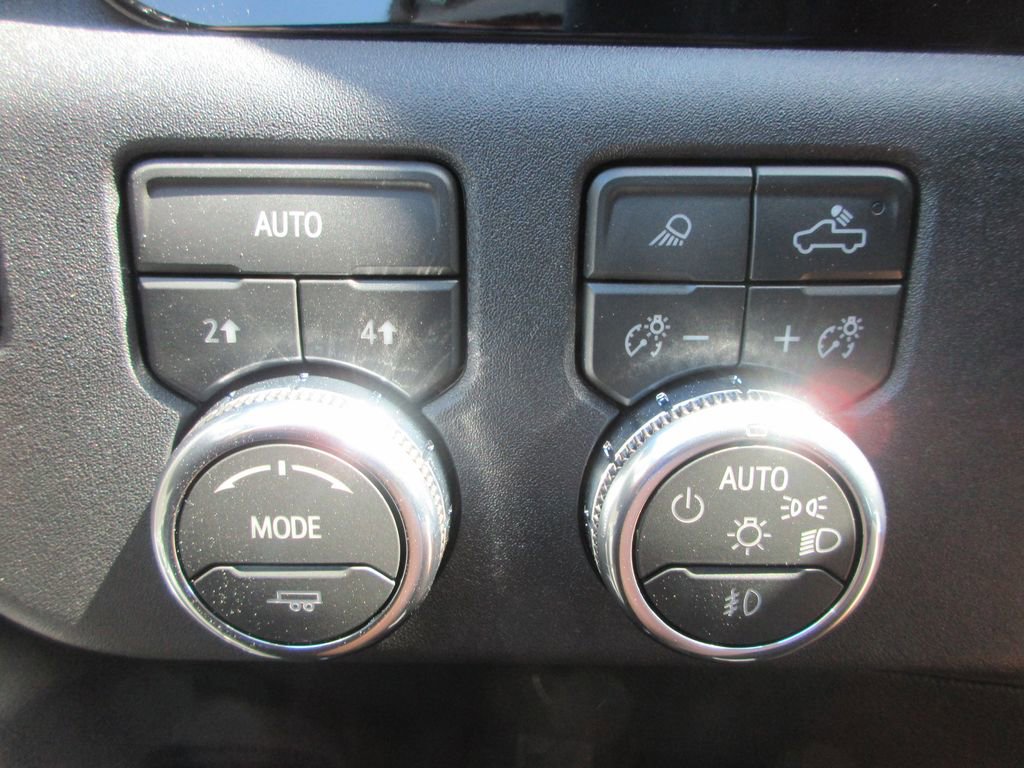 New 2026 GMC Sierra 1500 SLT image 16