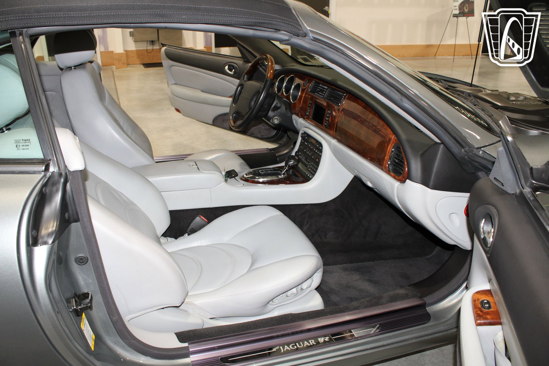 Used 2004 Jaguar XK8 Convertible RWD image 7