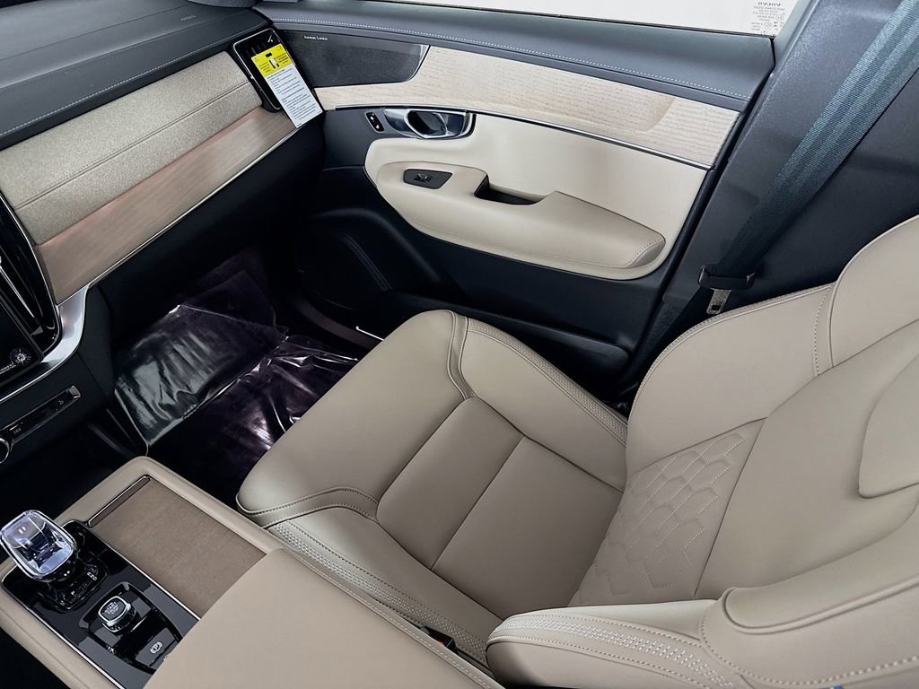 New 2026 Volvo XC90 B6 Plus w/ Protection Package Premier image 24