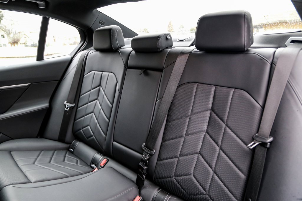 Used 2025 BMW i5 xDrive40 w/ Premium Package image 23