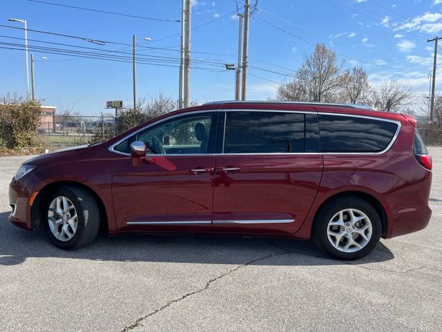 Used 2020 Chrysler Pacifica Limited image 3