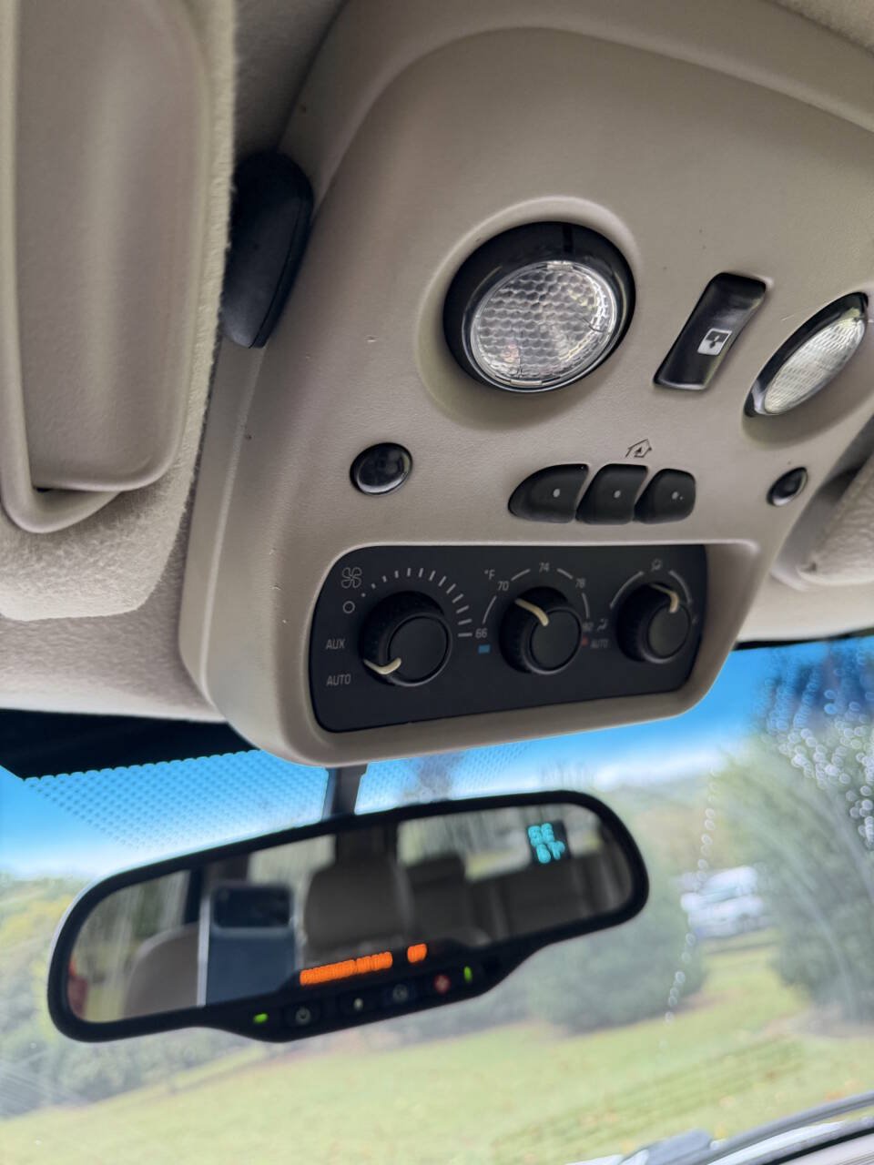 Used 2004 Chevrolet Suburban 2500 LT w/ Preferred Equipment Group AWD/4WD image 19