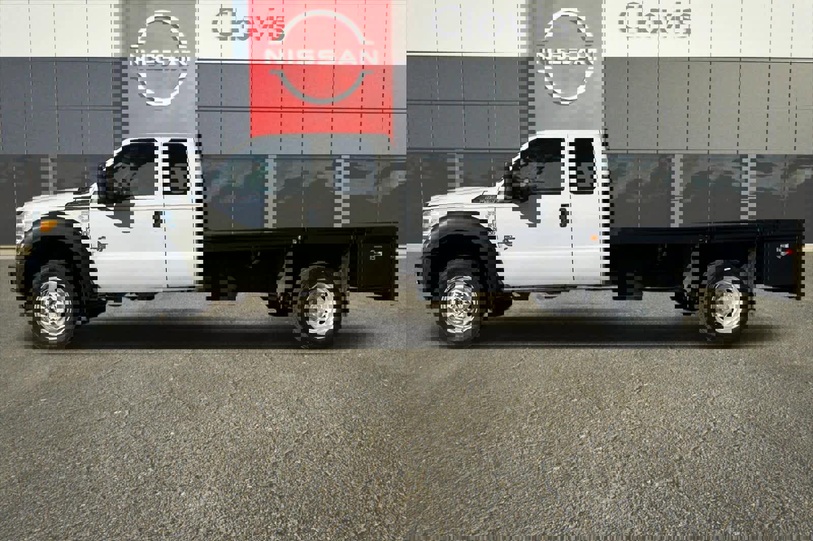 Used 2013 Ford F550 4x4 SuperCab Super Duty w/ Payload Upgrade Pkg image 6