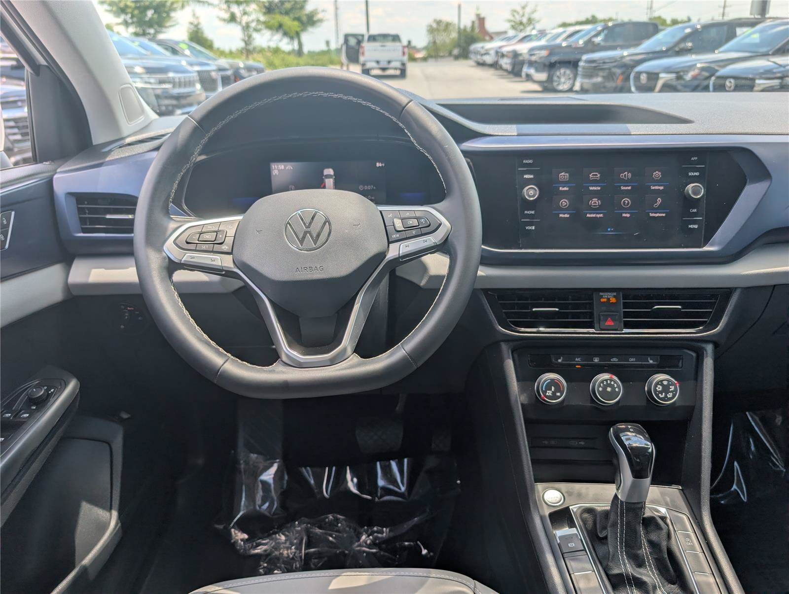 Used 2022 Volkswagen Taos SE AWD/4WD image 18
