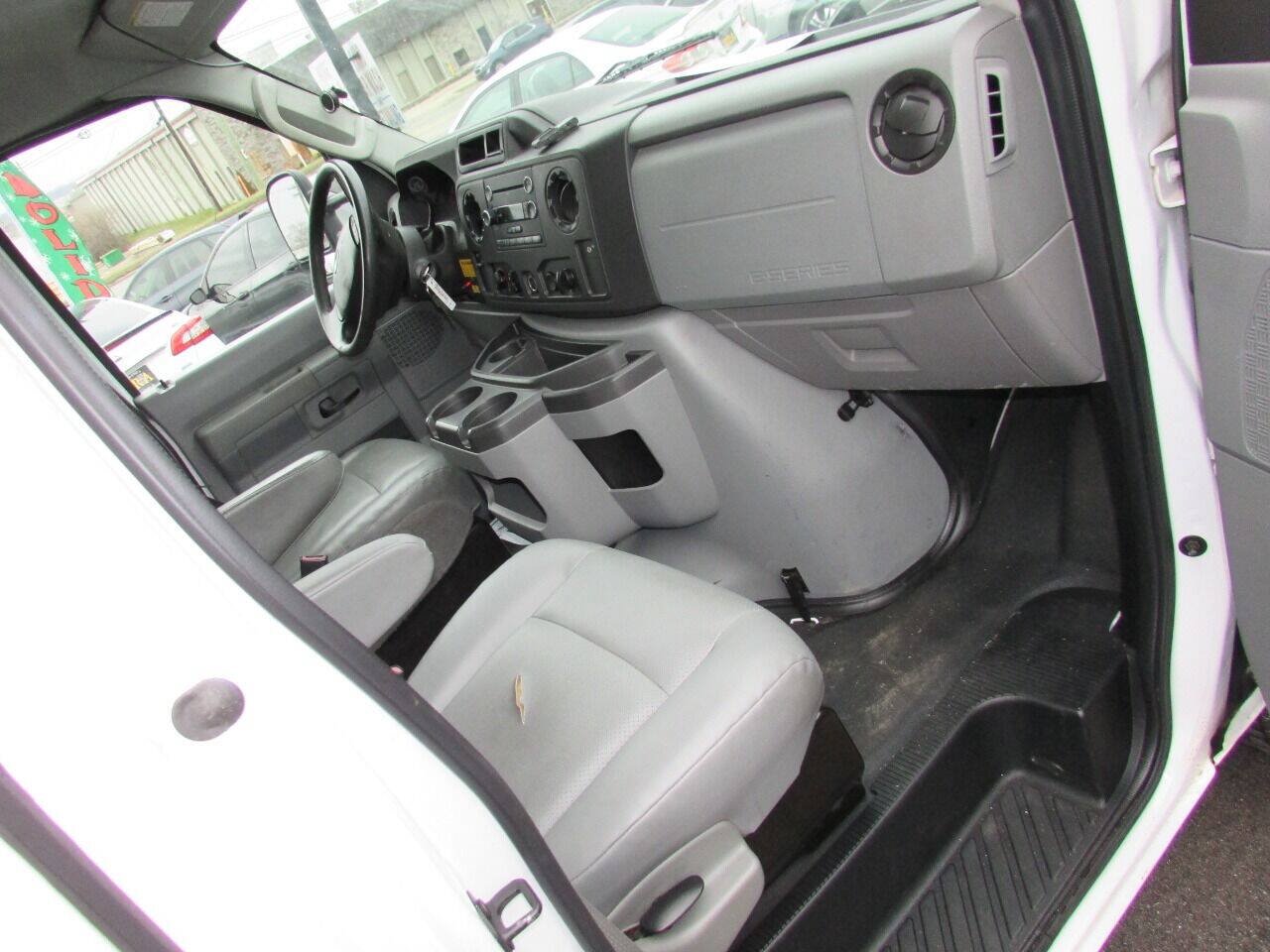Used 2012 Ford E-450 and Econoline 450 Super Duty w/ PWR Locks & Windows Group RWD image 19