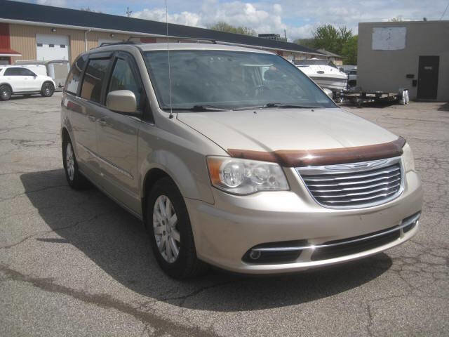 Used 2014 Chrysler Town & Country Touring FWD image 3