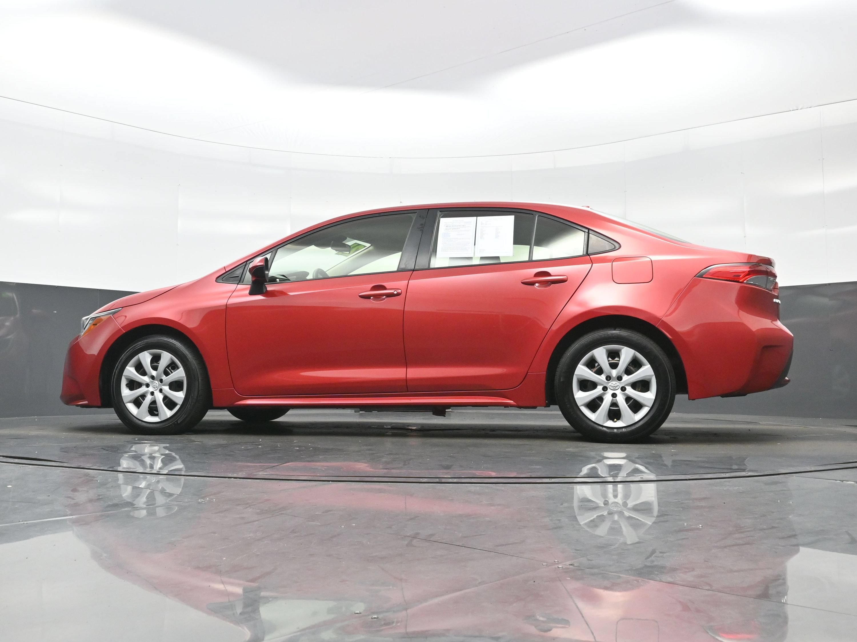 Used 2021 Toyota Corolla LE FWD image 25